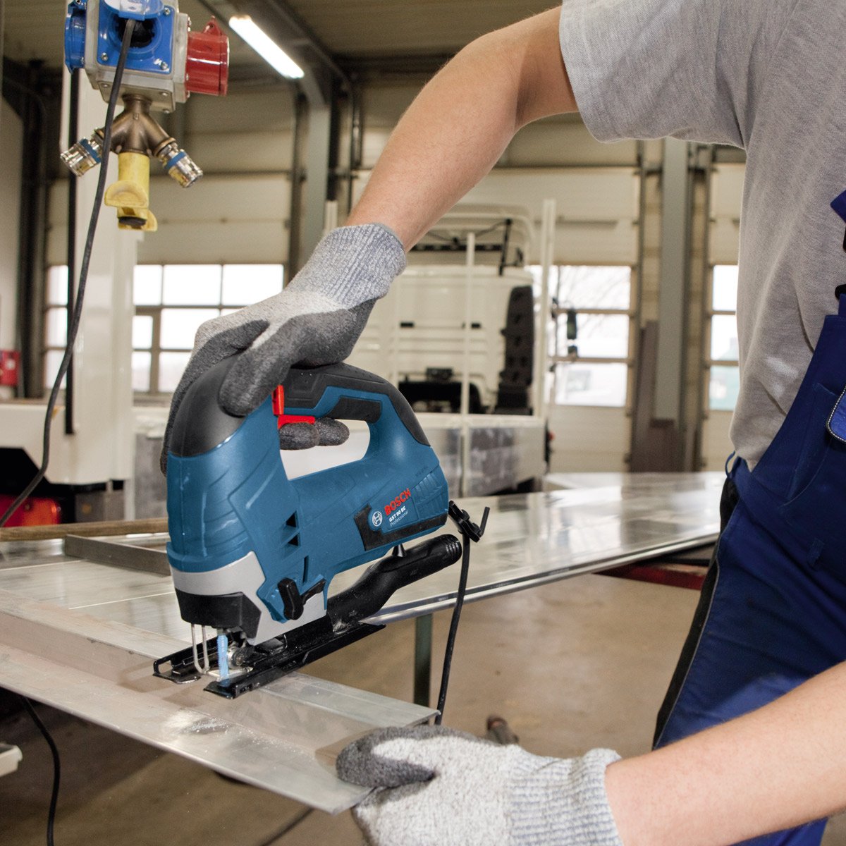GST 90Bosch GST 90 BE Professional Heavy Duty Jigsaw, 650W, SDS, 2.6 Kg with Dust Extraction Set & 5 x T144D Blade - Image 5