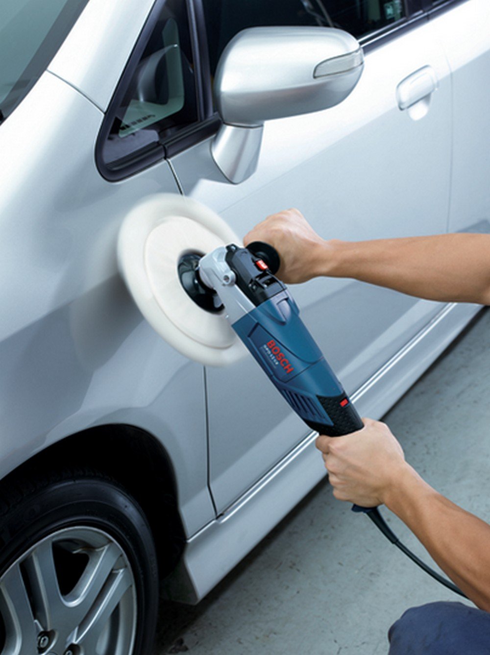 Bosch GPO 12 CE Heavy Duty Electric Polisher, 1,250W, M14, 180 mm Pad Dia, 3,000 rpm, Soft Grip, Constant Speed, 2.5 kg + 6 Bosch Accessories, 1 Year Warranty - Image 3