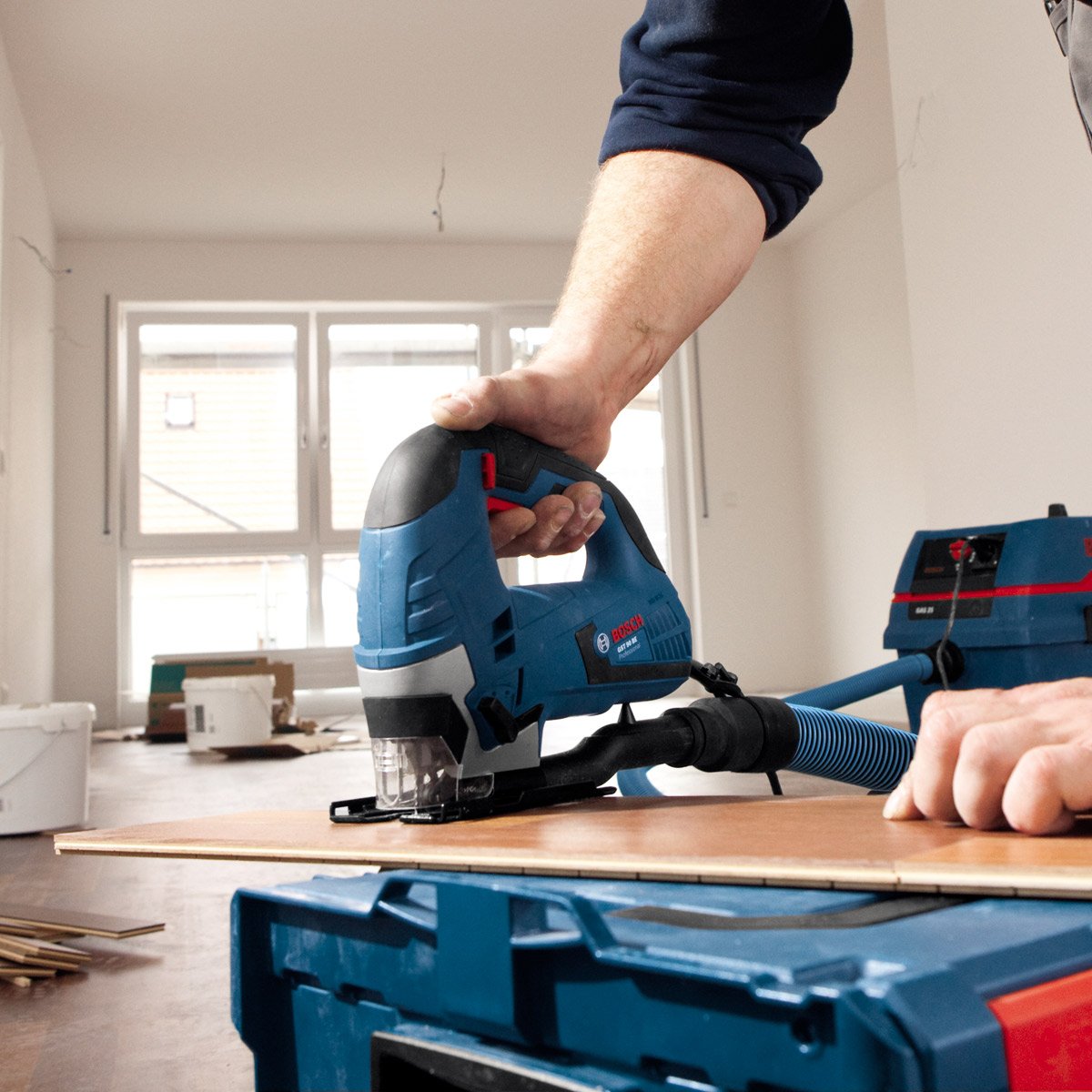 GST 90Bosch GST 90 BE Professional Heavy Duty Jigsaw, 650W, SDS, 2.6 Kg with Dust Extraction Set & 5 x T144D Blade - Image 2