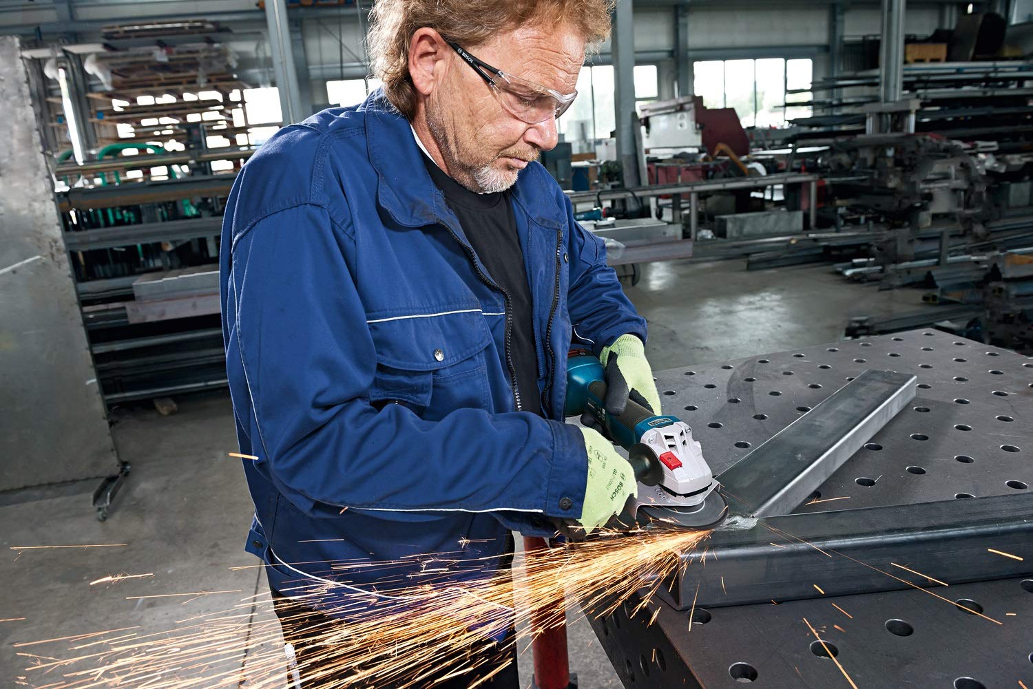 Bosch GWS 18V-10 Heavy Duty Cordless Angle Grinder, Brushless Motor, KickBack Control, 125 mm, M14, 9,000 rpm, 2.1 kg + 2 x battery GBA 18V 5.0Ah, Charger GAL 18V-40 & Accessories, 1 Year Warranty - Image 4