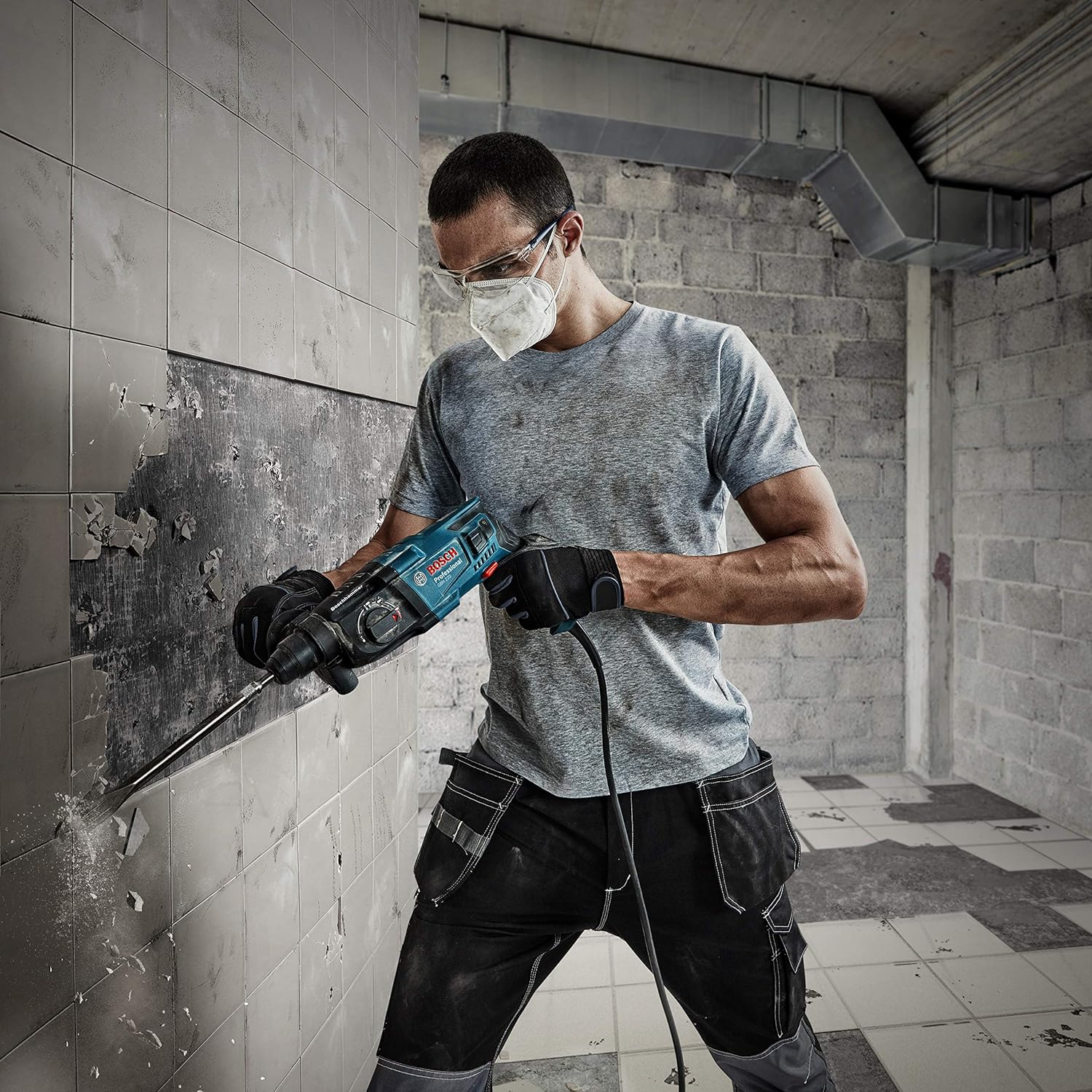 Bosch GBH 220 Corded Electric Rotary Hammer with SDS Plus, 720W , 2 J, 2.3 Kg, 3 Modes, For Concrete, Metal & Wood + Carrying case, 1 Year Warranty, Blue - Image 2