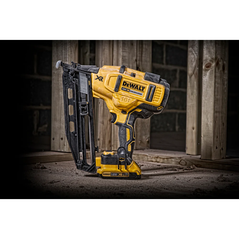 DCN660D2-QW 18V XR Finish Nailer - Image 3